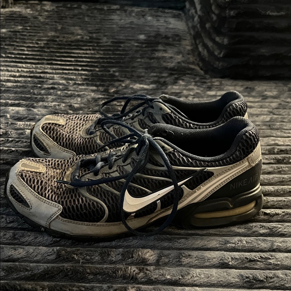 Nike Air Black and Tan Running Shoes. Nike Torch 4.